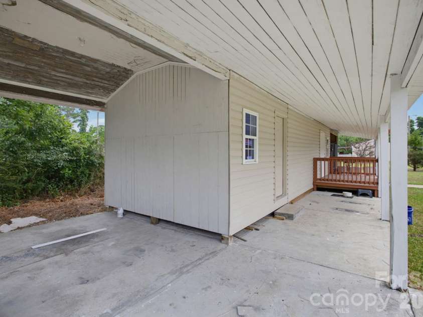 149 Dobbins Street, Wallace, NC 28466.  MLS# CAR4394453, YatesRealty ID 45333. 