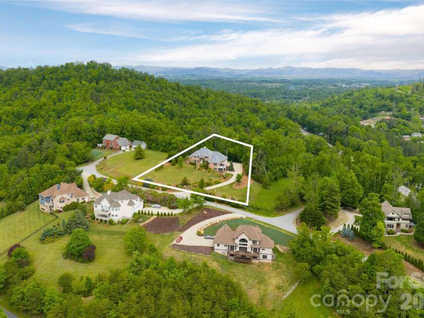 153 Mills Place, Asheville, NC 28804.  MLS# CAR4378268, YatesRealty ID 45336. Approximate property lines
