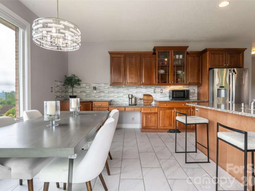 153 Mills Place, Asheville, NC 28804.  MLS# CAR4378268, YatesRealty ID 45336. Breakfast and kitchen