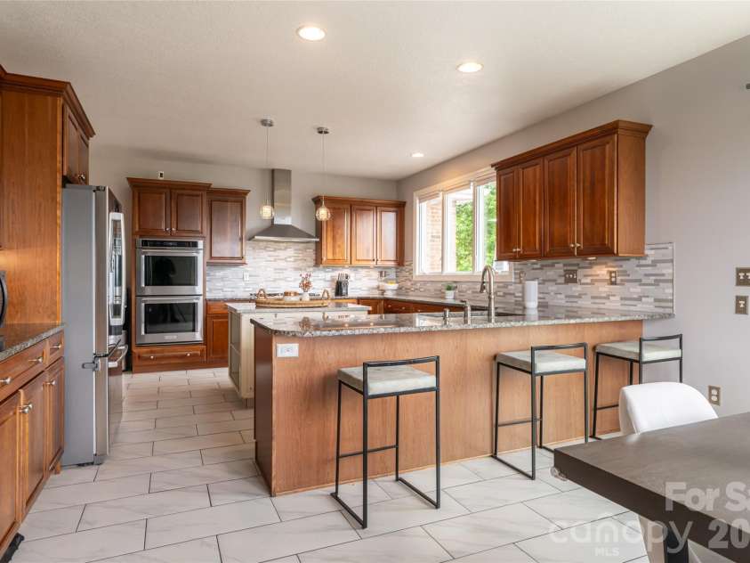 153 Mills Place, Asheville, NC 28804.  MLS# CAR4378268, YatesRealty ID 45336. Breakfast and kitchen