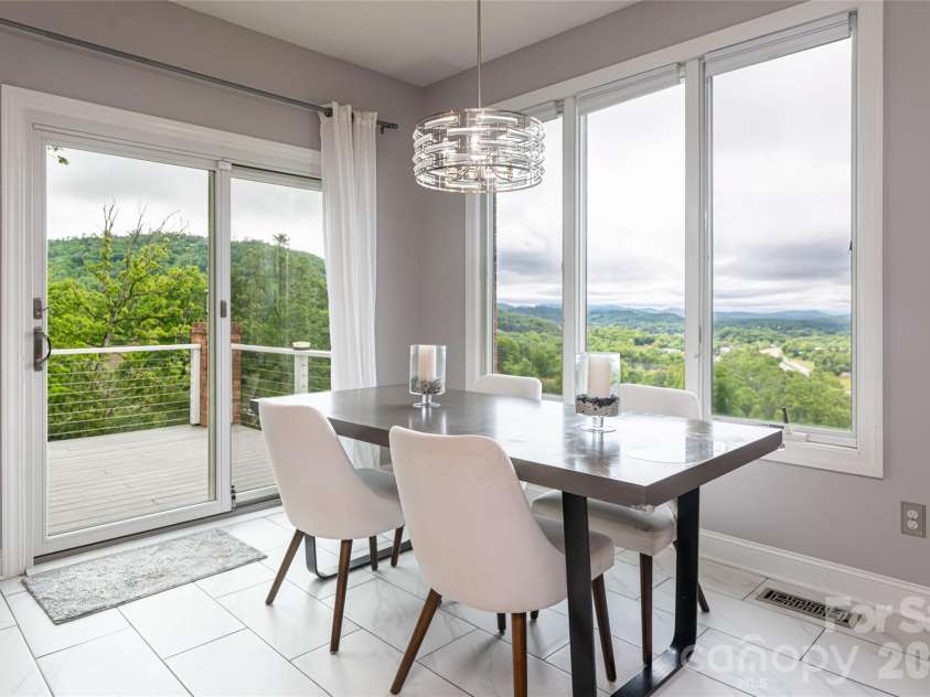 153 Mills Place, Asheville, NC 28804.  MLS# CAR4378268, YatesRealty ID 45336. Breakfast area