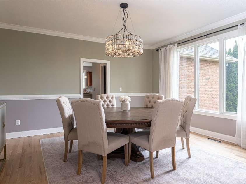 153 Mills Place, Asheville, NC 28804.  MLS# CAR4378268, YatesRealty ID 45336. Dining room