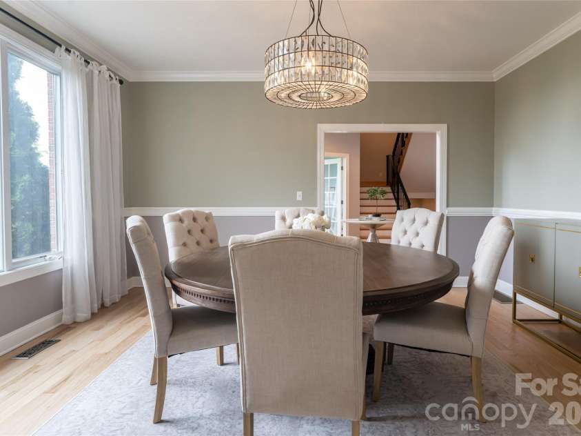 153 Mills Place, Asheville, NC 28804.  MLS# CAR4378268, YatesRealty ID 45336. Dining room