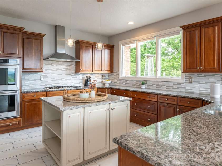 153 Mills Place, Asheville, NC 28804.  MLS# CAR4378268, YatesRealty ID 45336. Kitchen