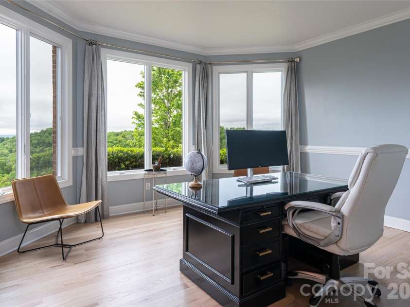 153 Mills Place, Asheville, NC 28804.  MLS# CAR4378268, YatesRealty ID 45336. Office