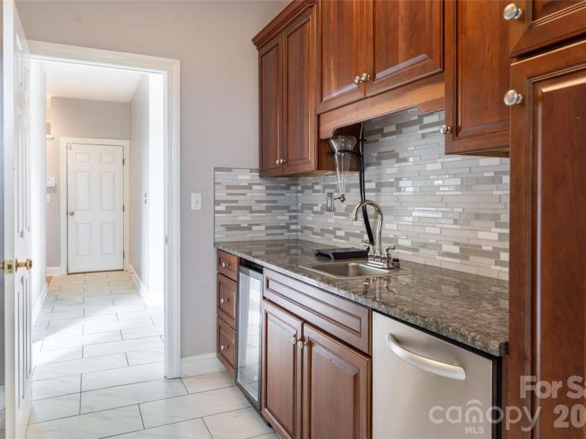 153 Mills Place, Asheville, NC 28804.  MLS# CAR4378268, YatesRealty ID 45336. Scullery/pantry
