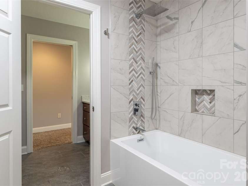 153 Mills Place, Asheville, NC 28804.  MLS# CAR4378268, YatesRealty ID 45336. Upper full bathroom