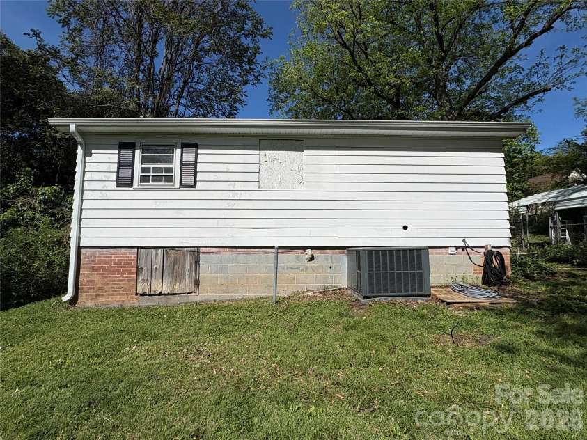 430 Columbia Street, Gastonia, NC 28054.  MLS# CAR4369222, YatesRealty ID 45337. 