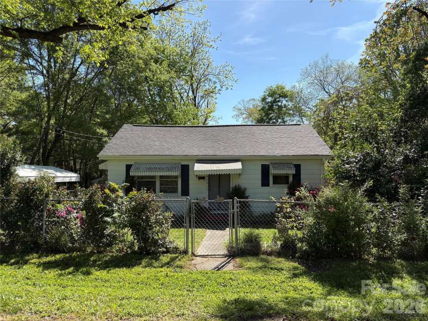 430 Columbia Street, Gastonia, NC 28054.  MLS# CAR4369222, YatesRealty ID 45337. 