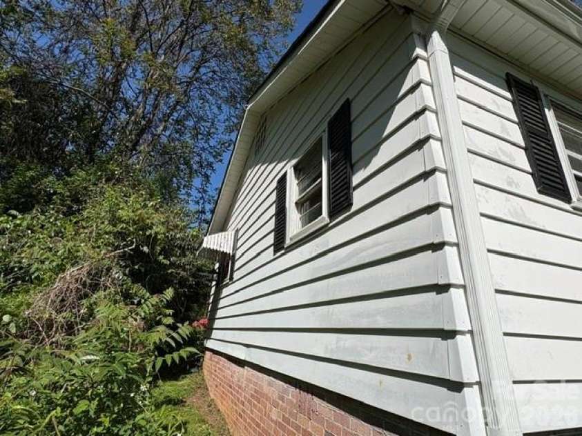 430 Columbia Street, Gastonia, NC 28054.  MLS# CAR4369222, YatesRealty ID 45337. 