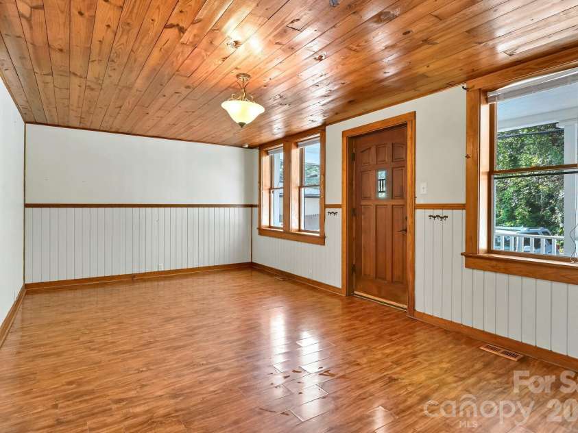 376 Fairview Road, Asheville, NC 28803.  MLS# CAR4415834, YatesRealty ID 45338. 