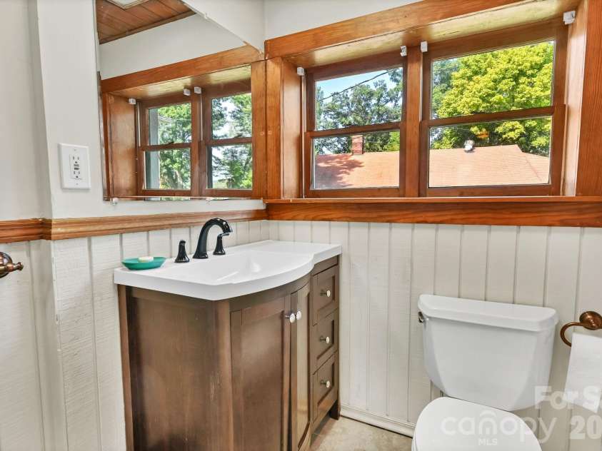 376 Fairview Road, Asheville, NC 28803.  MLS# CAR4415834, YatesRealty ID 45338. 