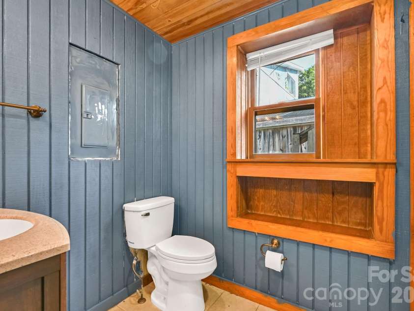 376 Fairview Road, Asheville, NC 28803.  MLS# CAR4415834, YatesRealty ID 45338. 