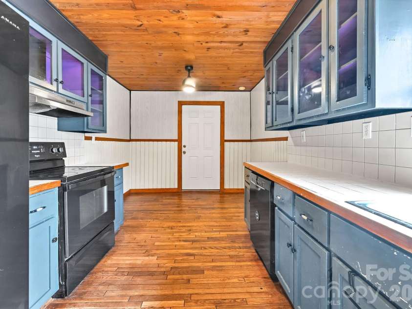 376 Fairview Road, Asheville, NC 28803.  MLS# CAR4415834, YatesRealty ID 45338. 
