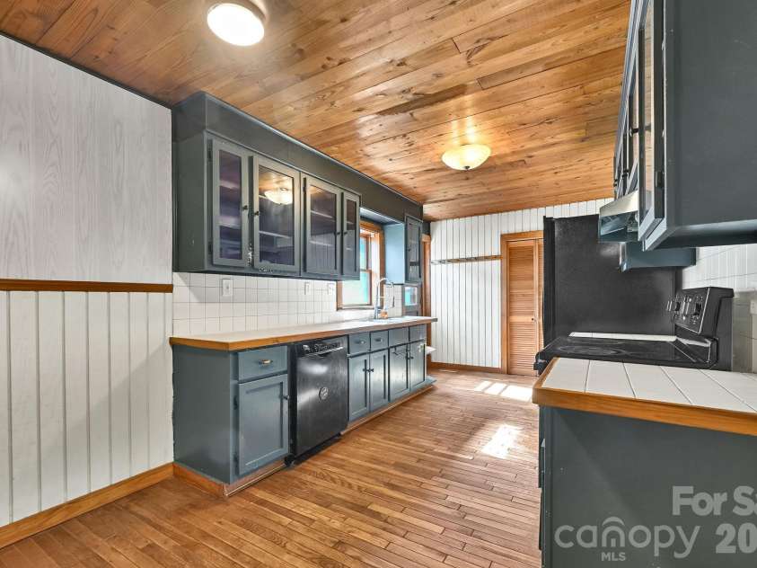 376 Fairview Road, Asheville, NC 28803.  MLS# CAR4415834, YatesRealty ID 45338. 