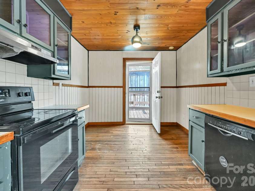 376 Fairview Road, Asheville, NC 28803.  MLS# CAR4415834, YatesRealty ID 45338. 