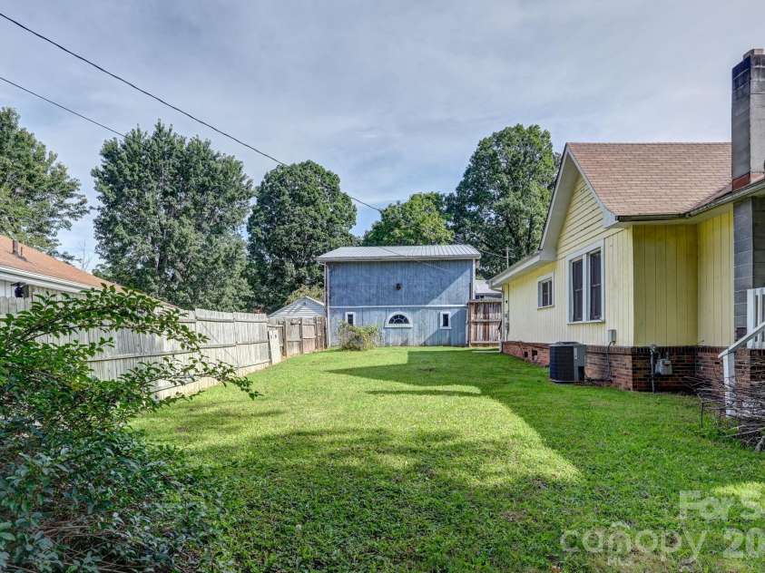 376 Fairview Road, Asheville, NC 28803.  MLS# CAR4415834, YatesRealty ID 45338. 