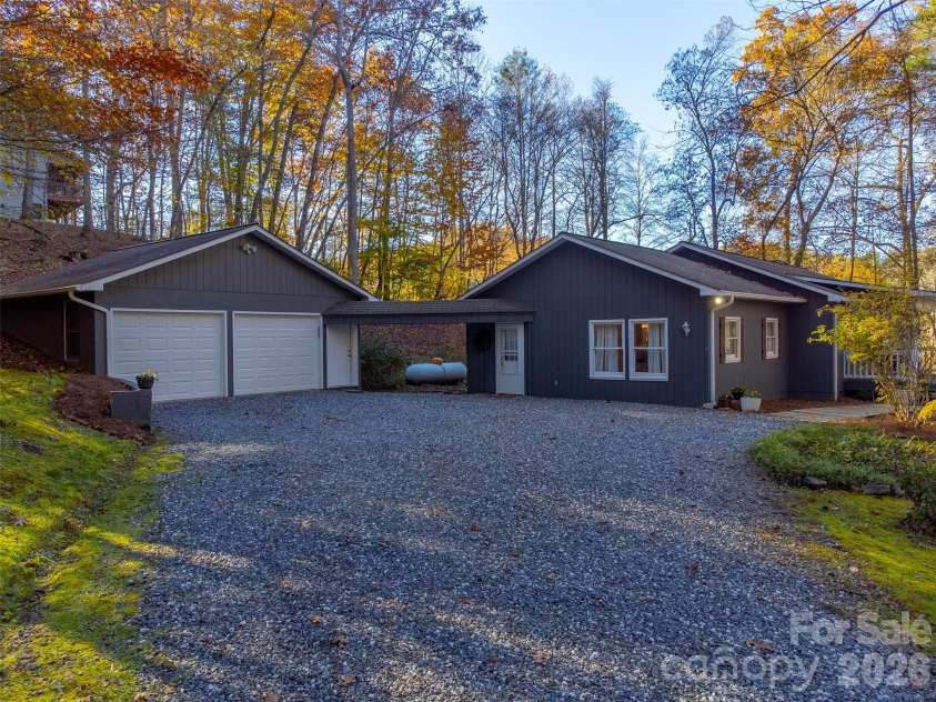115 Indian Trail, Franklin, NC 28734.  MLS# CAR4344082, YatesRealty ID 4534. 