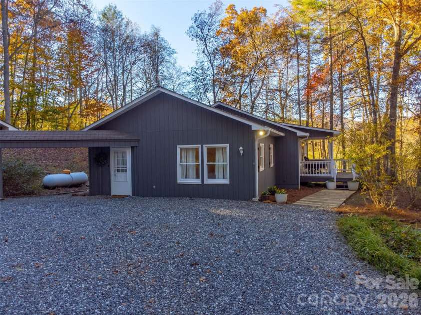 115 Indian Trail, Franklin, NC 28734.  MLS# CAR4344082, YatesRealty ID 4534. 