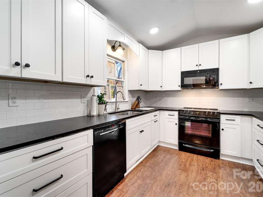 115 Indian Trail, Franklin, NC 28734.  MLS# CAR4344082, YatesRealty ID 4534. 