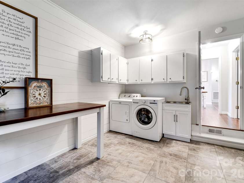 115 Indian Trail, Franklin, NC 28734.  MLS# CAR4344082, YatesRealty ID 4534. 