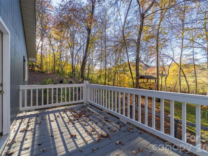 115 Indian Trail, Franklin, NC 28734.  MLS# CAR4344082, YatesRealty ID 4534. 