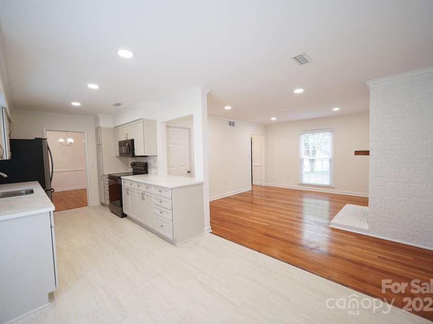 5925 Carmel Station Avenue, Charlotte, NC 28226.  MLS# CAR4227662, YatesRealty ID 4534. 