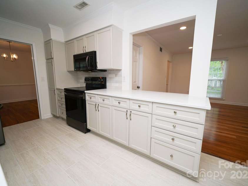 5925 Carmel Station Avenue, Charlotte, NC 28226.  MLS# CAR4227662, YatesRealty ID 4534. 
