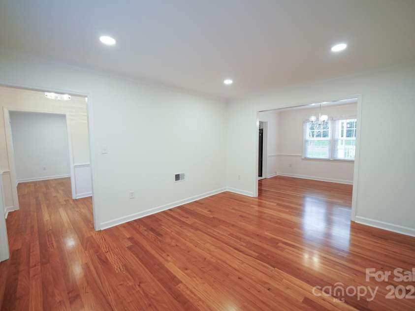 5925 Carmel Station Avenue, Charlotte, NC 28226.  MLS# CAR4227662, YatesRealty ID 4534. 