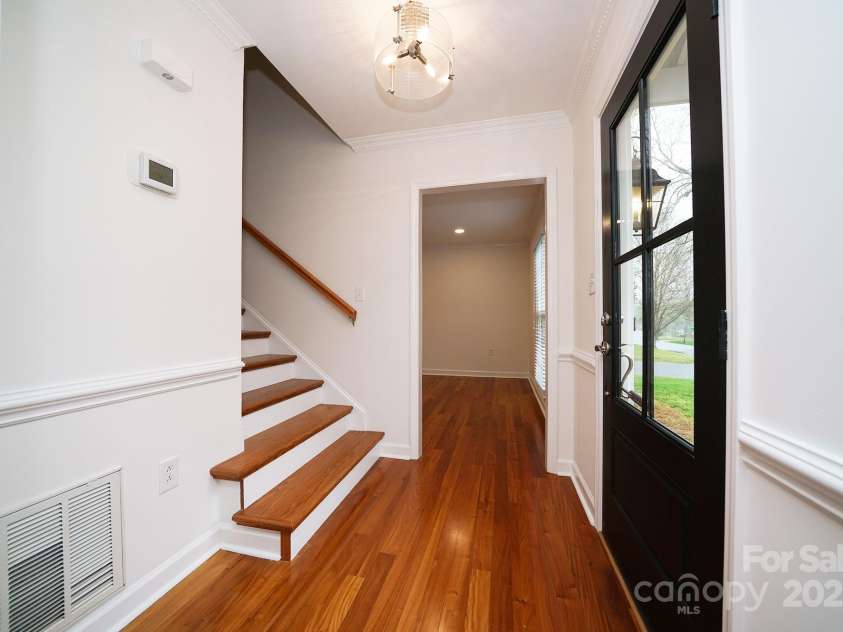 5925 Carmel Station Avenue, Charlotte, NC 28226.  MLS# CAR4227662, YatesRealty ID 4534. Foyer