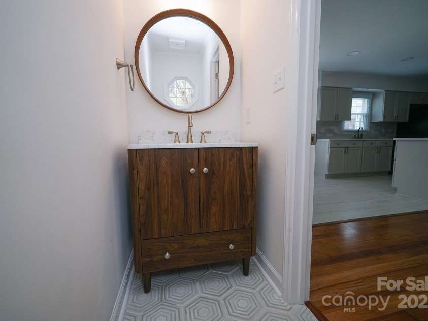 5925 Carmel Station Avenue, Charlotte, NC 28226.  MLS# CAR4227662, YatesRealty ID 4534. Half Bath