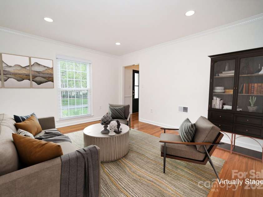 5925 Carmel Station Avenue, Charlotte, NC 28226.  MLS# CAR4227662, YatesRealty ID 4534. Living