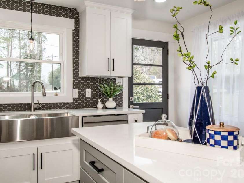 6229 Mountain Grove Road, Hickory, NC 28602.  MLS# CAR4340145, YatesRealty ID 4534. 