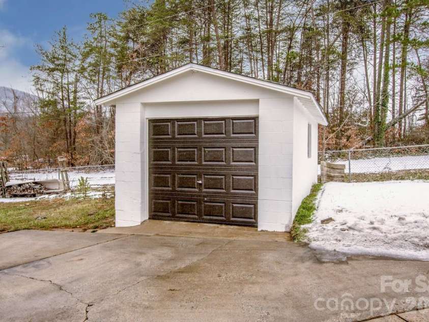6229 Mountain Grove Road, Hickory, NC 28602.  MLS# CAR4340145, YatesRealty ID 4534. Detached garage
