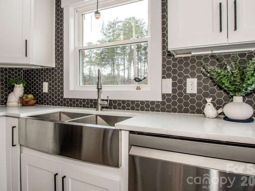 6229 Mountain Grove Road, Hickory, NC 28602.  MLS# CAR4340145, YatesRealty ID 4534. Farmhouse stainless steel sink