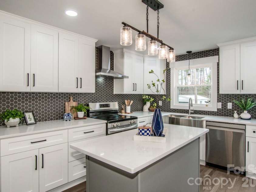 6229 Mountain Grove Road, Hickory, NC 28602.  MLS# CAR4340145, YatesRealty ID 4534. Main level kitchen