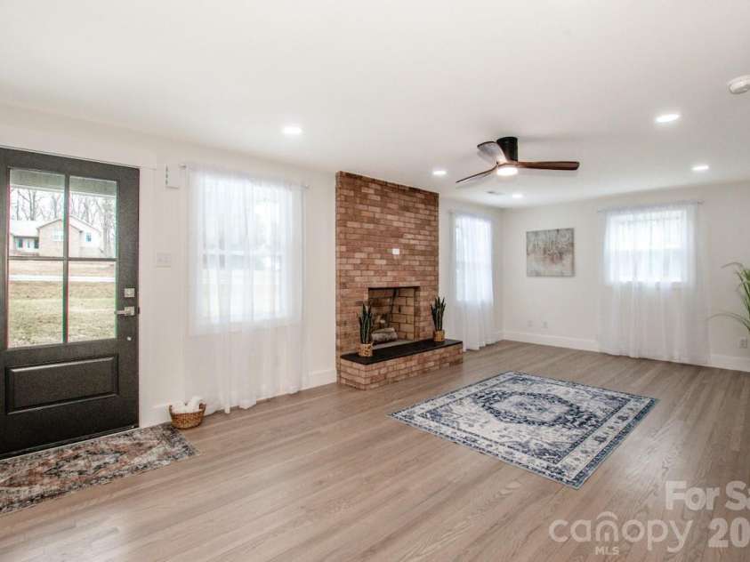 6229 Mountain Grove Road, Hickory, NC 28602.  MLS# CAR4340145, YatesRealty ID 4534. Main level living room