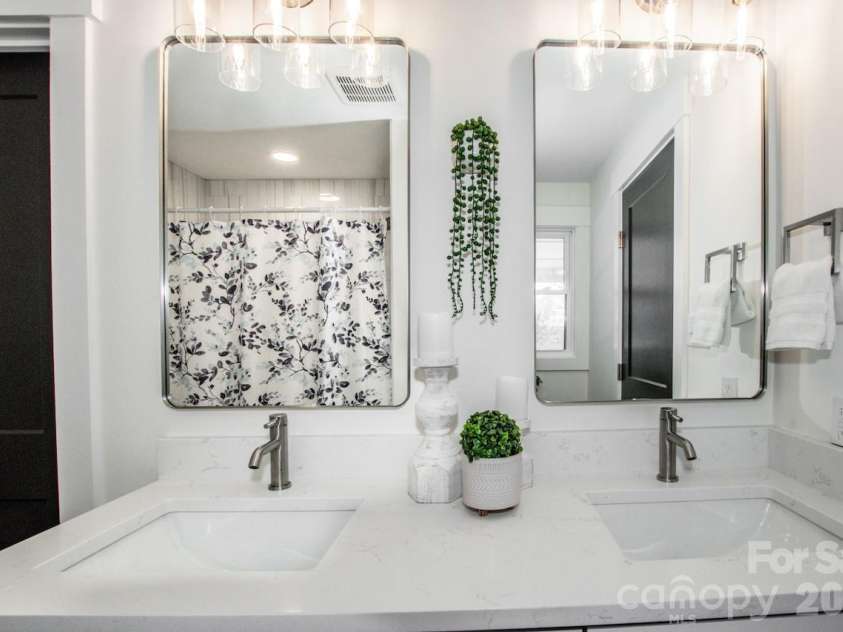 6229 Mountain Grove Road, Hickory, NC 28602.  MLS# CAR4340145, YatesRealty ID 4534. Primary bathroom