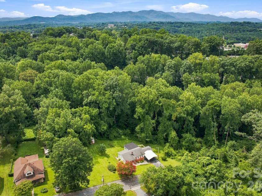 121 Rhyne Street, Morganton, NC 28655.  MLS# CAR4415739, YatesRealty ID 45341. 