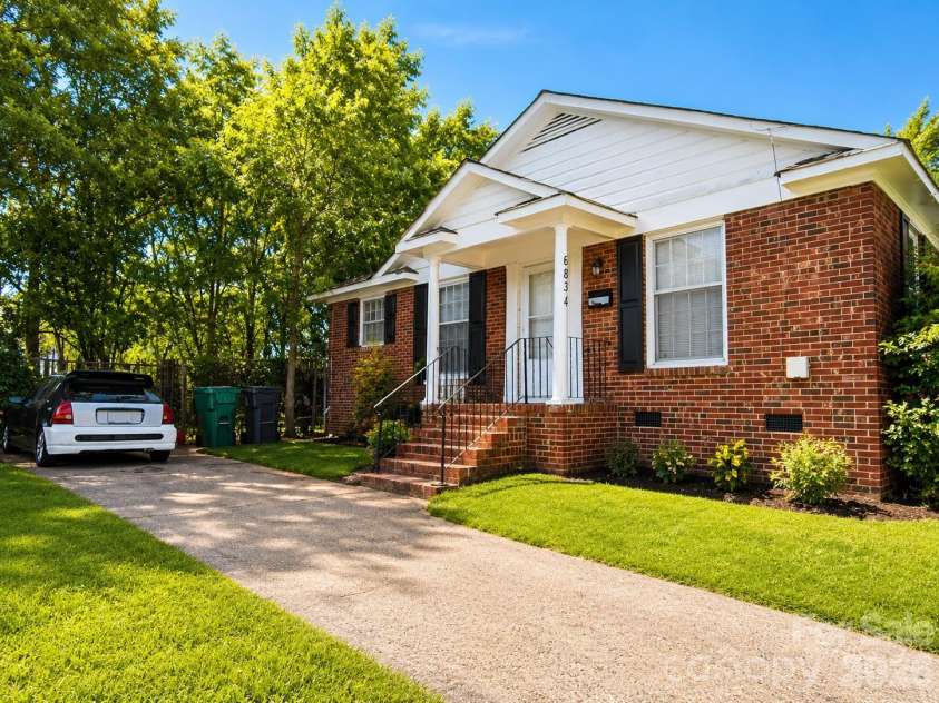 6834 Woodstream Drive, Charlotte, NC 28210.  MLS# CAR4416290, YatesRealty ID 45348. Side unit 6834 - AI-Enhanced Image