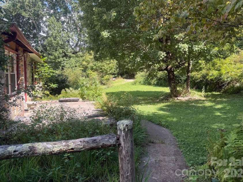 107 Flat Creek Drive, Lake Toxaway, NC 28747.  MLS# CAR4412174, YatesRealty ID 45349. 