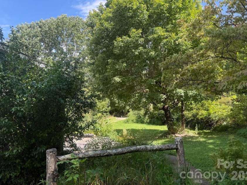 107 Flat Creek Drive, Lake Toxaway, NC 28747.  MLS# CAR4412174, YatesRealty ID 45349. 