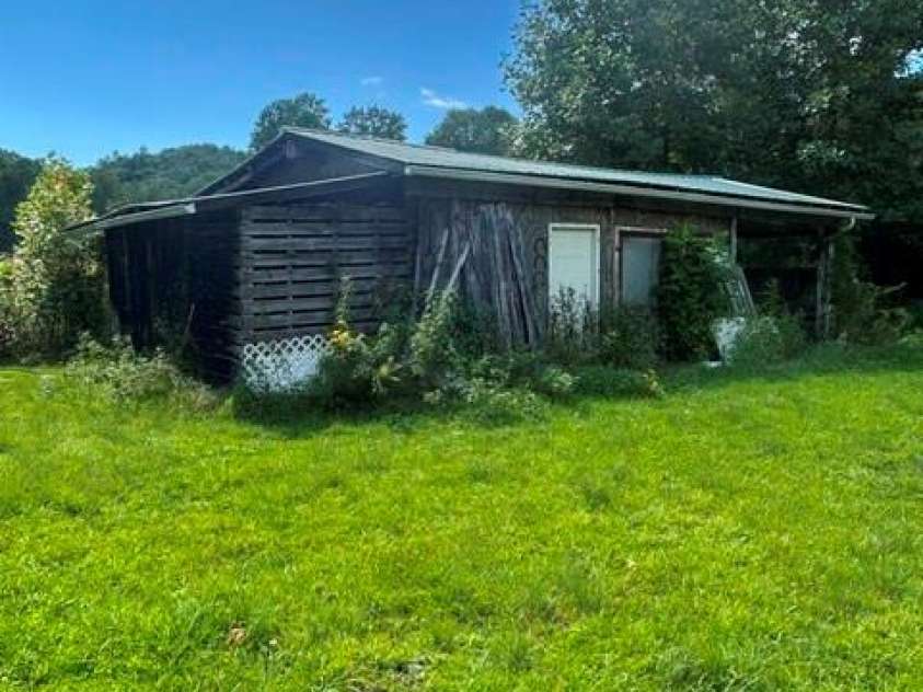 107 Flat Creek Drive, Lake Toxaway, NC 28747.  MLS# CAR4412174, YatesRealty ID 45349. Storage building in backyard