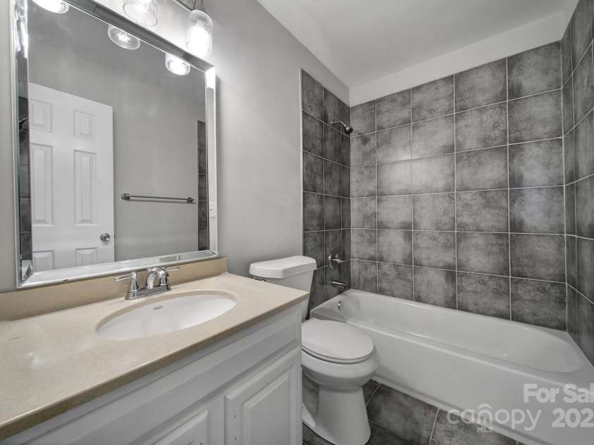 204 Swamp Fox Drive, Fort Mill, SC 29715.  MLS# CAR4215726, YatesRealty ID 4535. 