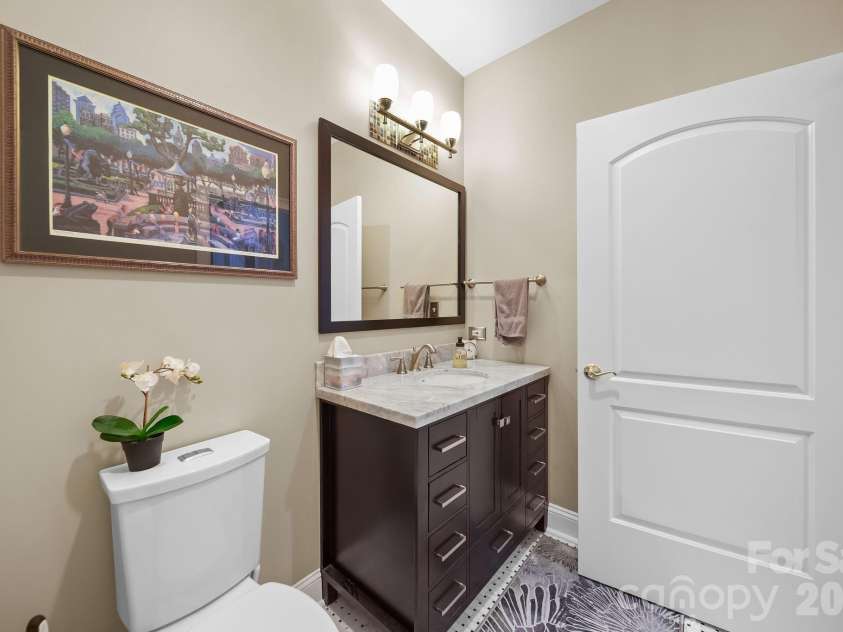 400 Church Street, Charlotte, NC 28202.  MLS# CAR4325886, YatesRealty ID 4535. 2nd Bath 1