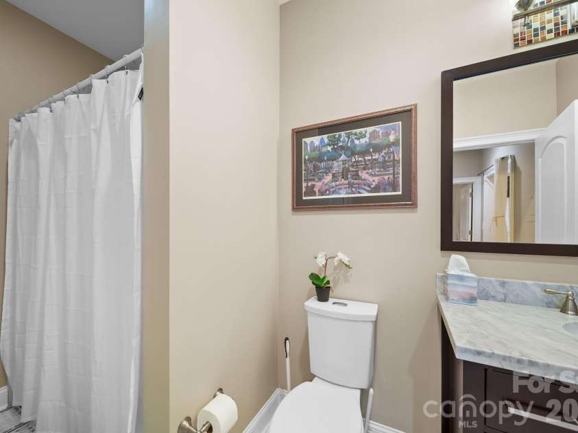 400 Church Street, Charlotte, NC 28202.  MLS# CAR4325886, YatesRealty ID 4535. 2nd Bath 2