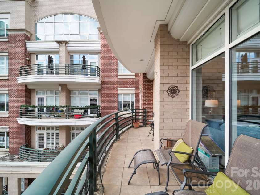 400 Church Street, Charlotte, NC 28202.  MLS# CAR4325886, YatesRealty ID 4535. Balcony
