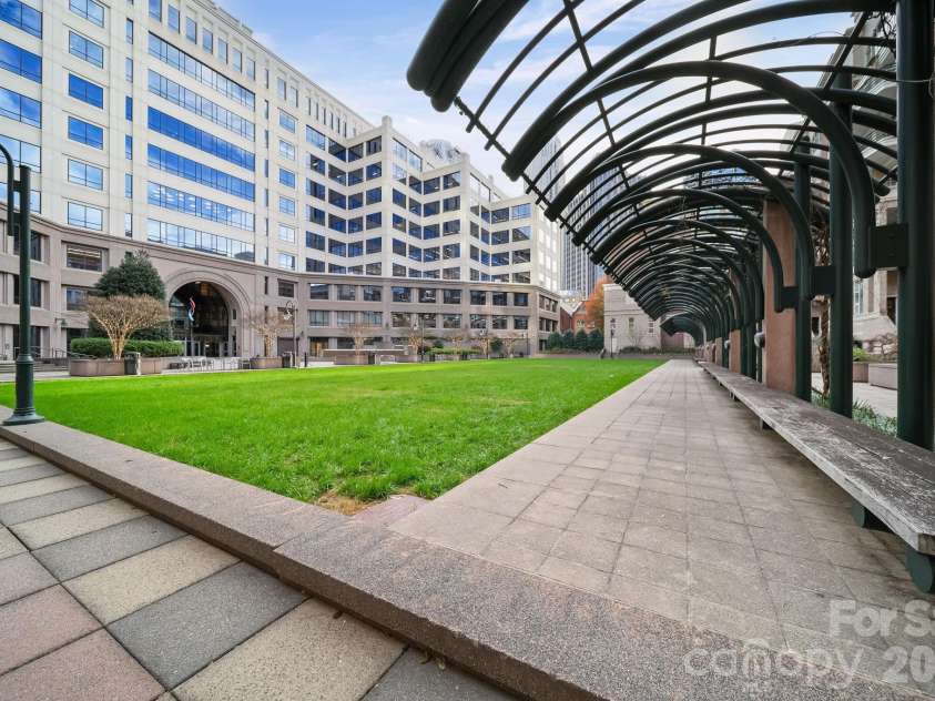400 Church Street, Charlotte, NC 28202.  MLS# CAR4325886, YatesRealty ID 4535. Courtyard1