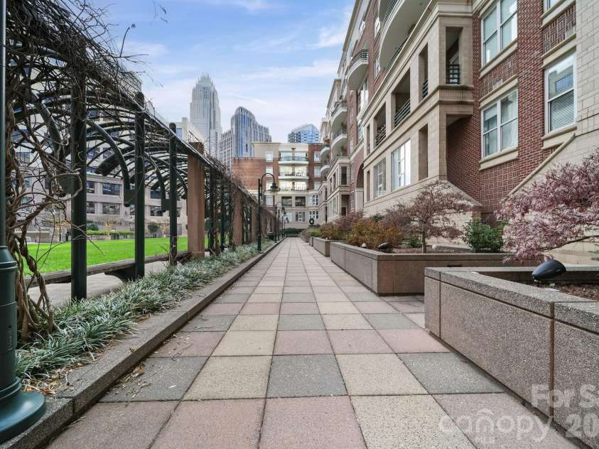 400 Church Street, Charlotte, NC 28202.  MLS# CAR4325886, YatesRealty ID 4535. Courtyard2
