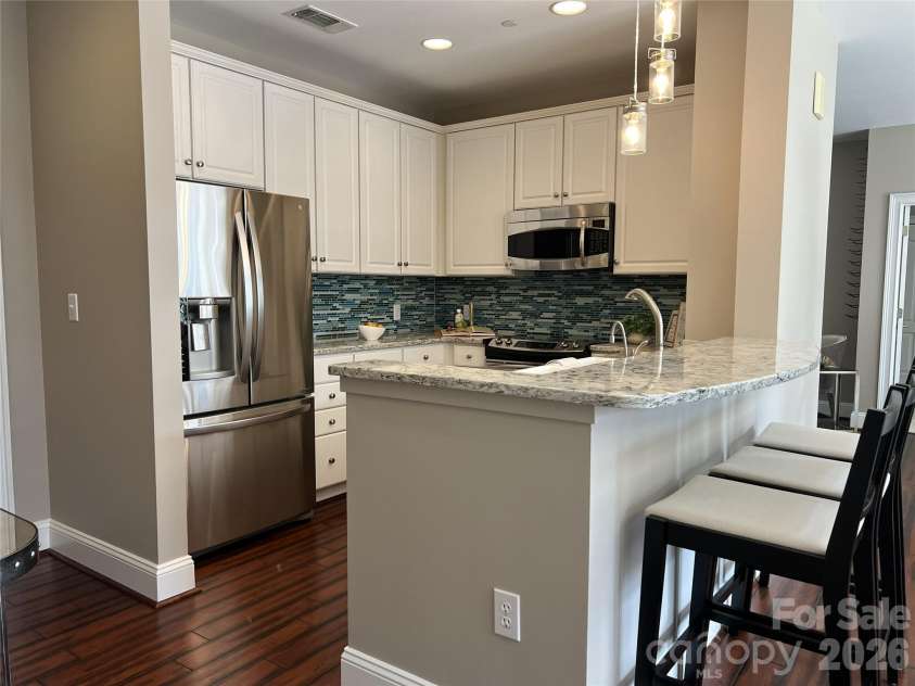 400 Church Street, Charlotte, NC 28202.  MLS# CAR4325886, YatesRealty ID 4535. Kitchen Staged